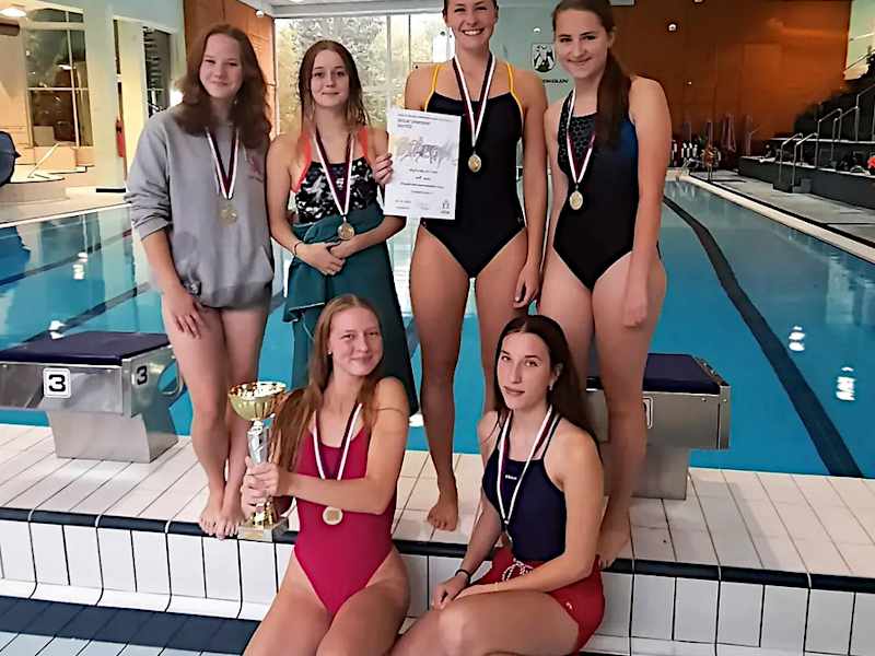 Vítězný tým plavání – dívky