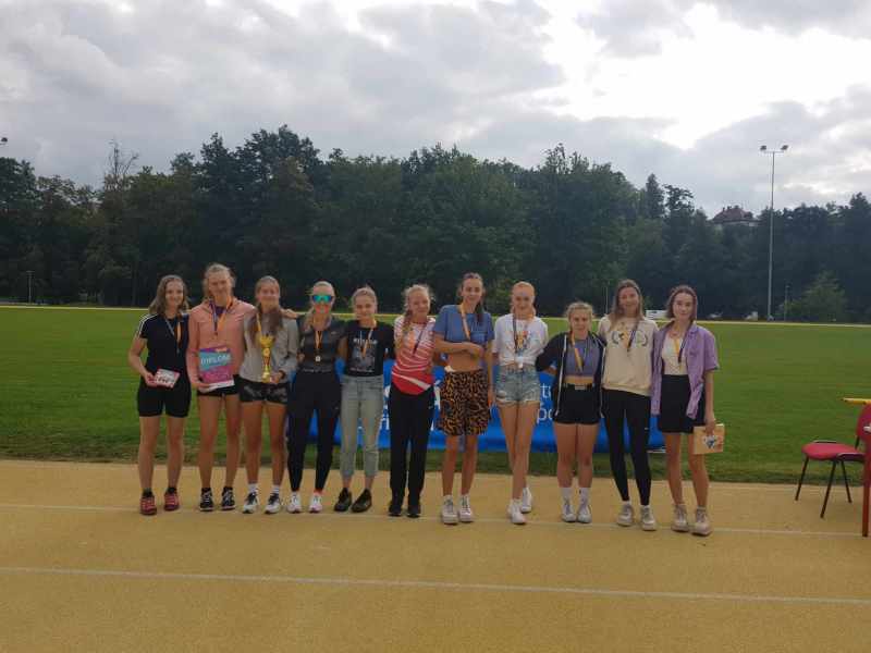 Dívčí tým naší školy