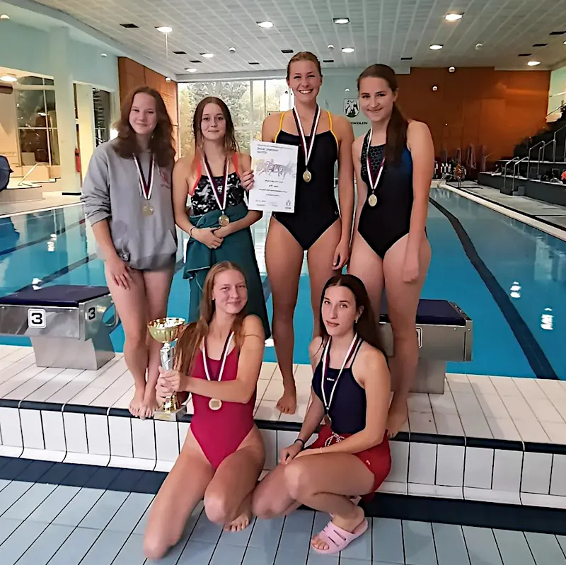 Vítězný tým plavání – dívky